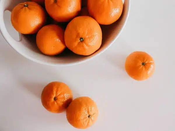 clean eating snack, oranges in a bowl